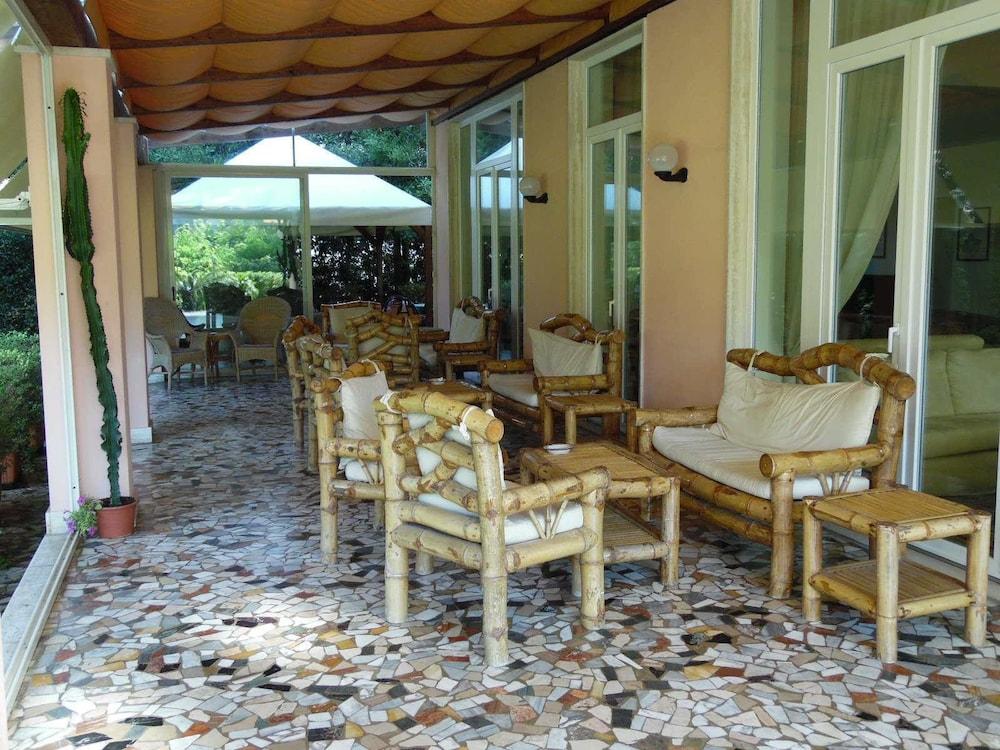 Hotel Mediterraneo Марина-ді-П'єтразанта Екстер'єр фото