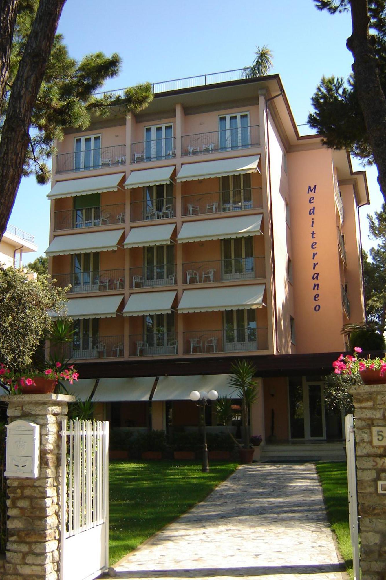 Hotel Mediterraneo Марина-ді-П'єтразанта Екстер'єр фото