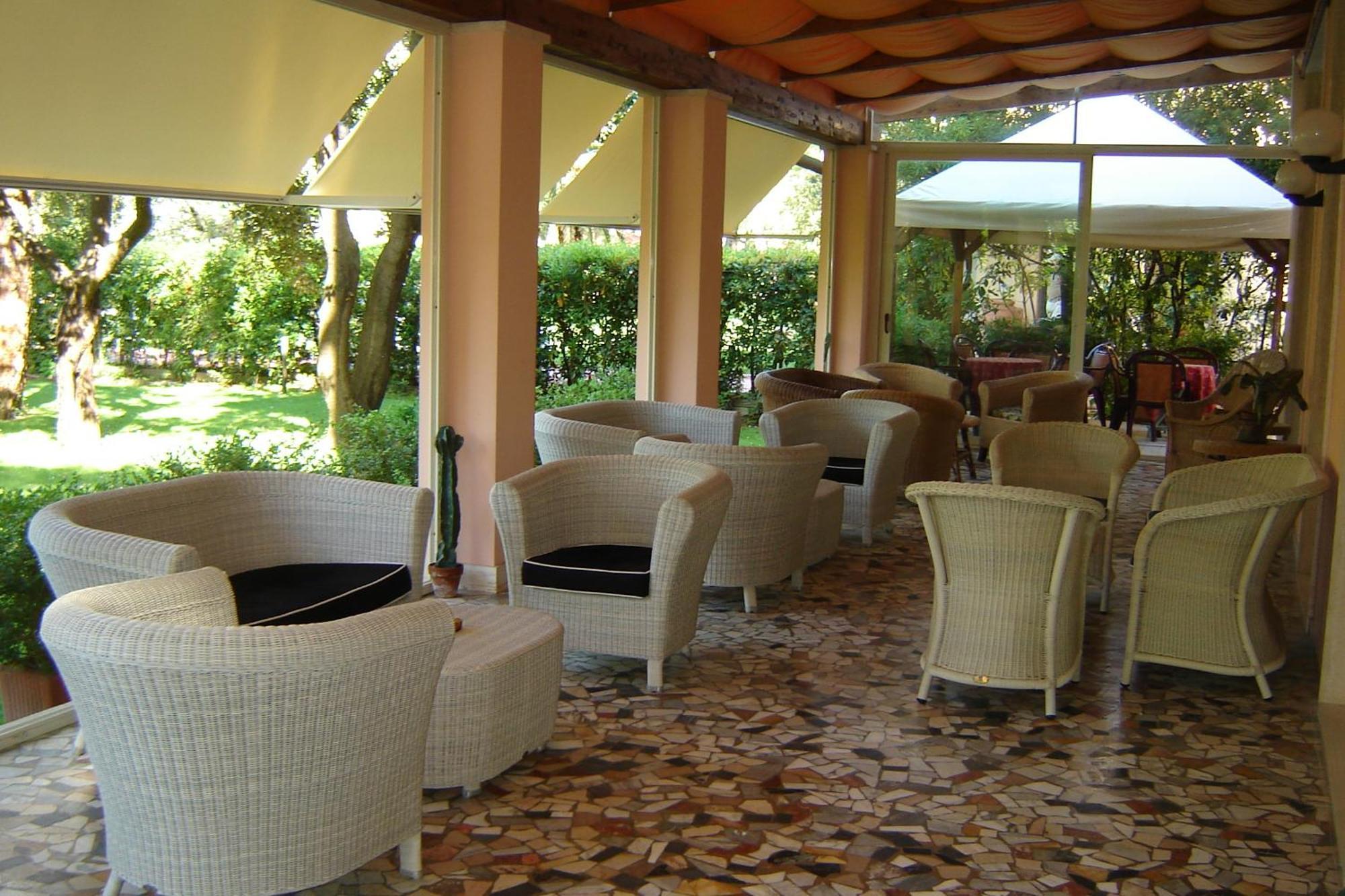 Hotel Mediterraneo Марина-ді-П'єтразанта Екстер'єр фото
