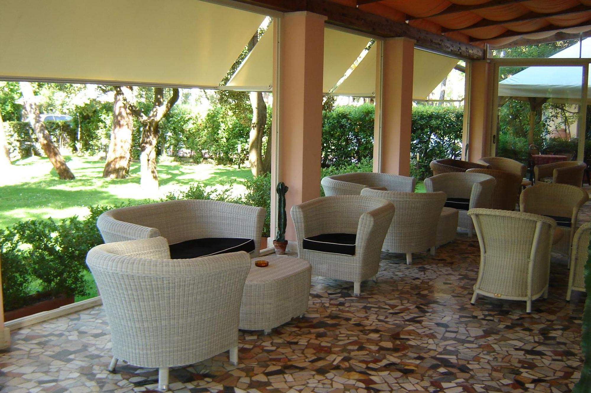 Hotel Mediterraneo Марина-ді-П'єтразанта Екстер'єр фото